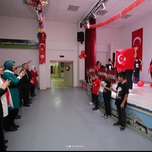 29 Ekim Cumhuriyet Bayramı ve Cumhuriyet’imizin 100. Yılı münasebetiyle, Yeşilırmak Çocuk Evlerinde kalan evlatlarımızın hazırlamış olduğu Kutlama Programı - fotoğraf 1