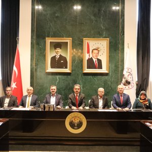 Hayırseverimiz Ahmet DAĞCI tarafından inşa edilmiş olan 42 kapasiteli “Huzurevi Yaşlı Bakım ve Rehabilitasyon Merkezi” olarak kullanılacak binanın devrine ilişkin protokol imzalandı. - fotoğraf 2