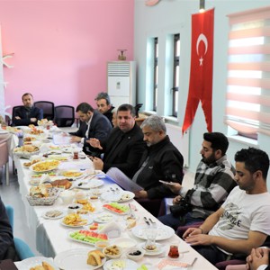 İl Müdürümüz Serdar Demirci, Erzincan’da Bulunan Basın Mensuplarıyla Kahvaltıda Bir Araya Geldi - fotoğraf 3