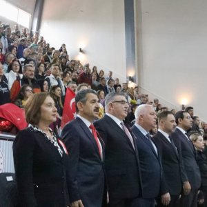 Kırklareli’nin Kurtuluş münasebetiyle düzenlenen Törenlere Çocuk Hakları İl Komitesi Üyesi çocuklarımız katılım sağlamıştır. - fotoğraf 3