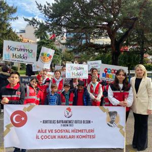 Kırklareli’nin Kurtuluş münasebetiyle düzenlenen Törenlere Çocuk Hakları İl Komitesi Üyesi çocuklarımız katılım sağlamıştır. - fotoğraf 1