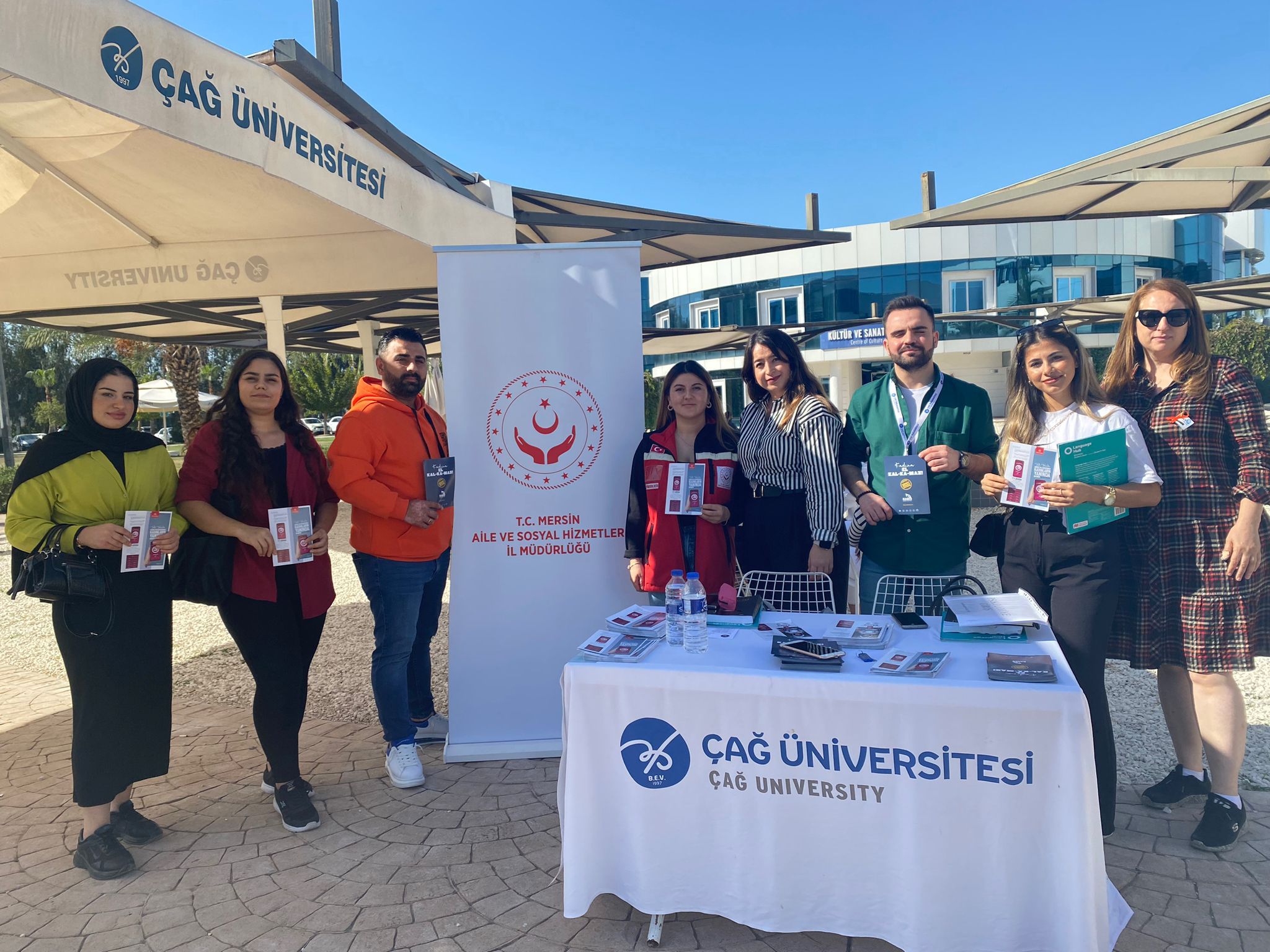 Mersin Çağ Üniversitesi öğrencilerine 'Kadına Yönelik Şiddetle Mücadele,Erken Yaşta Zorla Evlilik ve Evlilik Öncesi' konularında eğitim verilerek #ALO183 ve #KADES mobil uygulama hakkında bilgilendirme yapılmıştır. 