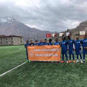 İlimizde Sporcular Şiddete Karşı Pankart Açtı - fotoğraf 1