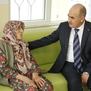 Valimiz Sayın Doç. Dr. Zülkif DAĞLI'nın bağlı kuruluşumuz Kamile-Hacı Akdağ Huzurevindeki büyüklerimizi ziyareti - fotoğraf 4