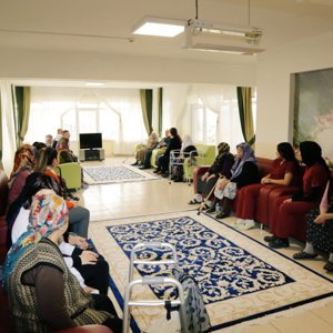 Valimiz Sayın Doç. Dr. Zülkif DAĞLI'nın bağlı kuruluşumuz Kamile-Hacı Akdağ Huzurevindeki büyüklerimizi ziyareti - fotoğraf 2