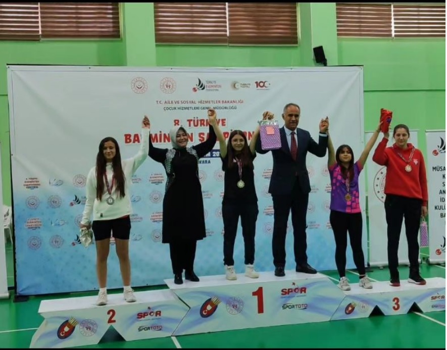 8.Türkiye Badminton Şampiyonasında çocuğumuz Ülviye TÜRKOĞLU, kız çocukları kategorisinde 1.oldu.