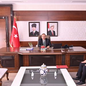 Il Mudurumuz Abdullah Komurcuoglu Valimiz Sayin Yakup Canbolat'i Makaminda ziyaret etti. - fotoğraf 1