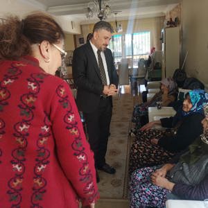İl Müdürümüz Abdullah Kömürcüoğlu Aymelek Gündüzlü Yaşlı Bakım Merkezini ziyaret ederek Asırlık çınarlarımız ile hasbihalde bulundu. - fotoğraf 2