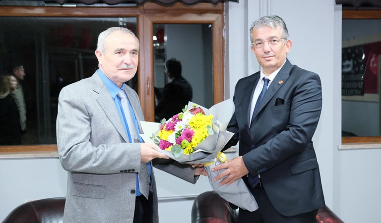 44 yıl Öğretmenlik yapmış olan Öğretmen ALİ TÜRK'e İl Müdürümüz Mustafa MODAOĞLU'nun katılımlarıyla kendisine veda töreni düzenledik