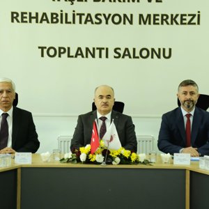 Valimiz Sayın Doç. Dr. Zülkif DAĞLI başkanlığında müdürlüğümüze bağlı kuruluşların hizmet alanlarında yapılan faaliyetlerin değerlendirildiği toplantı gerçekleştirildi. - fotoğraf 2