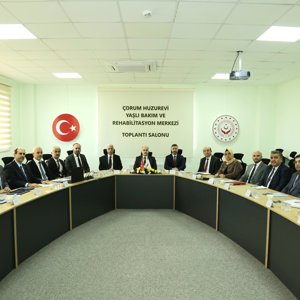 Valimiz Sayın Doç. Dr. Zülkif DAĞLI başkanlığında müdürlüğümüze bağlı kuruluşların hizmet alanlarında yapılan faaliyetlerin değerlendirildiği toplantı gerçekleştirildi. - fotoğraf 1