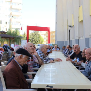 Şehit Hakan Duygal Yaşlı Bakım Rehabilitasyon Merkezi ve Huzurevinde Aşure Etkinliği Düzenlendi - fotoğraf 6