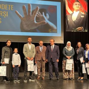25 Kasım Kadına Yönelik Şiddetle Uluslararası Mücadele ve Dayanışma Günü Programımız Sayın Valimiz Yakup Canbolat'ın ve Hanımefendinin katılımı ile gerçekleşti. - fotoğraf 2