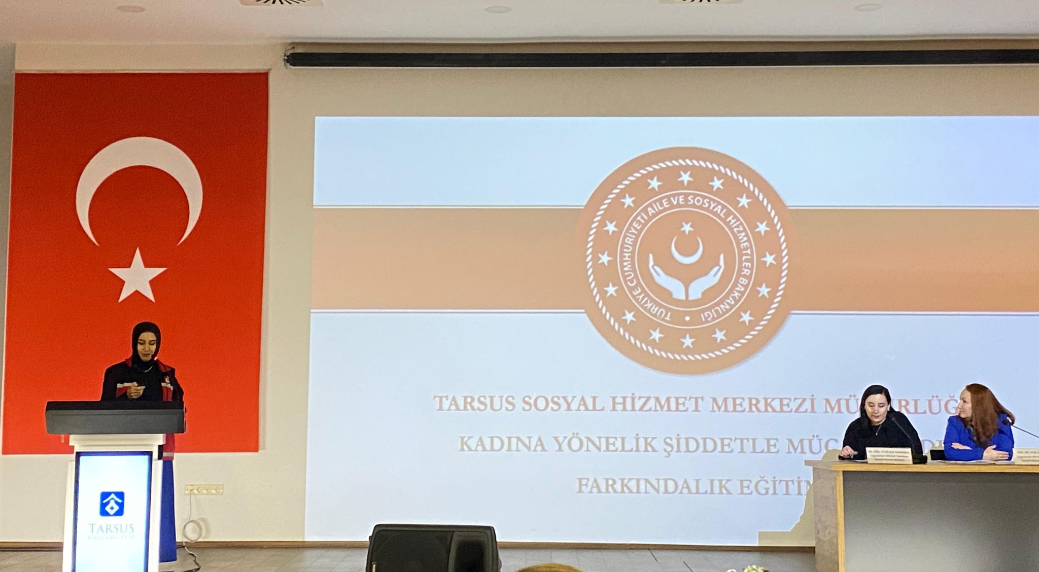 #TarsusSHM, #25KasımKadınaYönelikŞiddetleMücadeleGünü kapsamında Tarsus Üniversitesi'nde düzenlenen panele katılarak ''Kadına Yönelik Şiddetle Mücadele,#KADES uygulaması ve #ALO183'' hakkında sunum yaptı. 