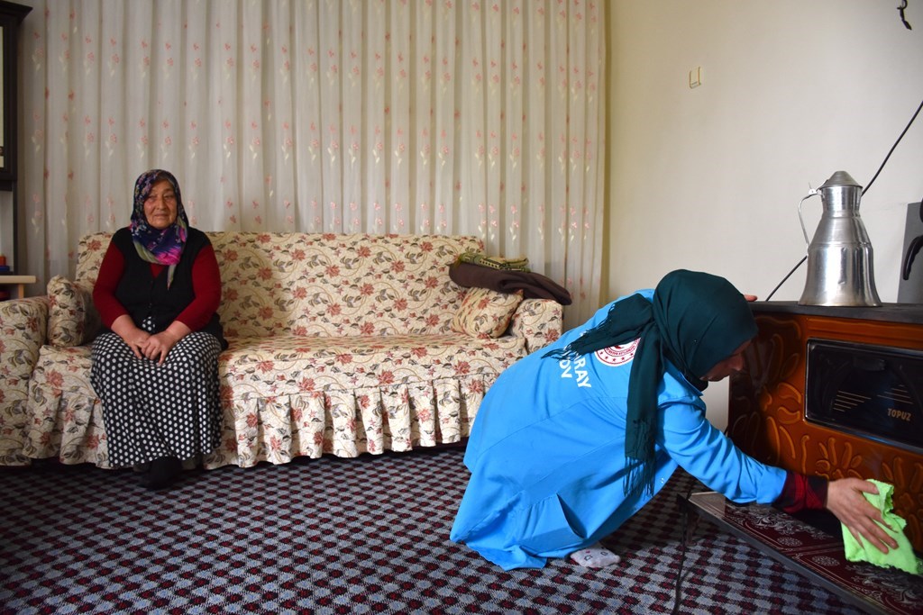 Minister Mahinur Özdemir Göktaş: ""We meet the essential needs of older persons and persons with disabilities with the national project "Ulusal Vefa Projesi"