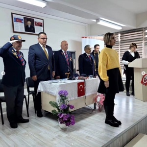 Cumhuriyetimizin 100.Yılı ve Türkiye Yüzyılı kapsamında "Vatan ve Kahramanlık Buluşmaları" etkinliğinde kıymetli Gazilerimiz, Amasya Atatürk Anadolu Lisesinde ögrencilerle buluştular. - fotoğraf 4