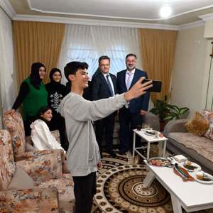 Sayın Valimiz ve Eşi Hanımefendi İle Birlikte İl Müdürümüz Mustafa KILIÇ, Kaza Geçiren Fatma Zöhre KIZILKAYA'yı Evinde Ziyaret Etti - fotoğraf 5