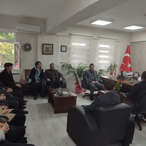 Türk Sağlık-Sen Manisa Şube Başkanı ve Kamu-Sen Manisa İl Temsilcisi Aydın AKAGÜNDÜZ İl Müdürümüze Hayırlı Olsun Ziyaretinde Bulundu - fotoğraf 2