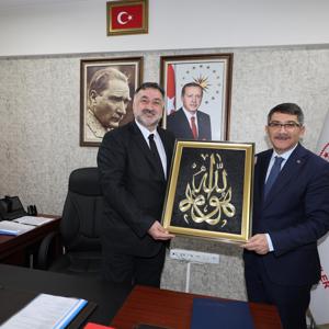 Şehzadeler Belediye Başkanı Ömer Faruk ÇELİK ve Başkan Yardımcısı Bilal DEMİR İl Müdürümüze Hayırlı Olsun Ziyaretinde Bulundular - fotoğraf 1