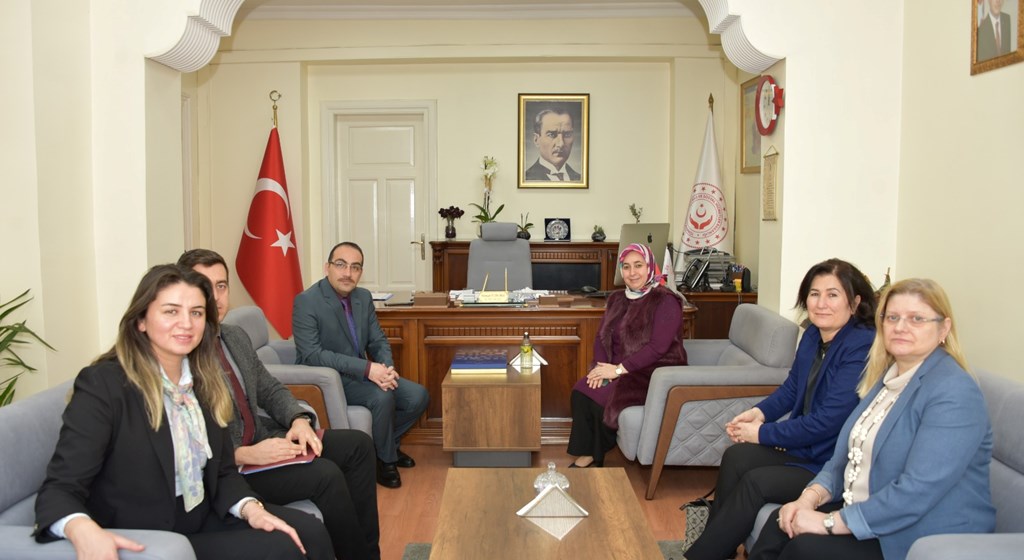 Genel Müdürümüz Sn. Serpil Penez ŞAHİN  Ankara Aile ve Sosyal Hizmetler İl Müdürü Sn. Cüneyd Özdemir’i  ziyaret etmişlerdir.