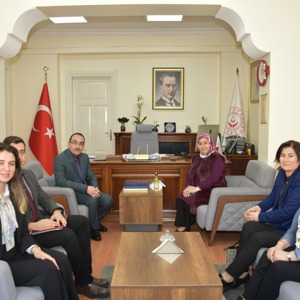 Genel Müdürümüz Sn. Serpil Penez ŞAHİN  Ankara Aile ve Sosyal Hizmetler İl Müdürü Sn. Cüneyd Özdemir’i  ziyaret etmişlerdir. - fotoğraf 1