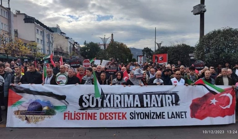 İl müdürümüz Mustafa MODAOĞLU Giresun Eğitim Bir Sen tarafından organize edilen "SOYKIRIMA HAYIR" "FİLİSTİN'E DESTEK" yürüyüşüne katıldı.