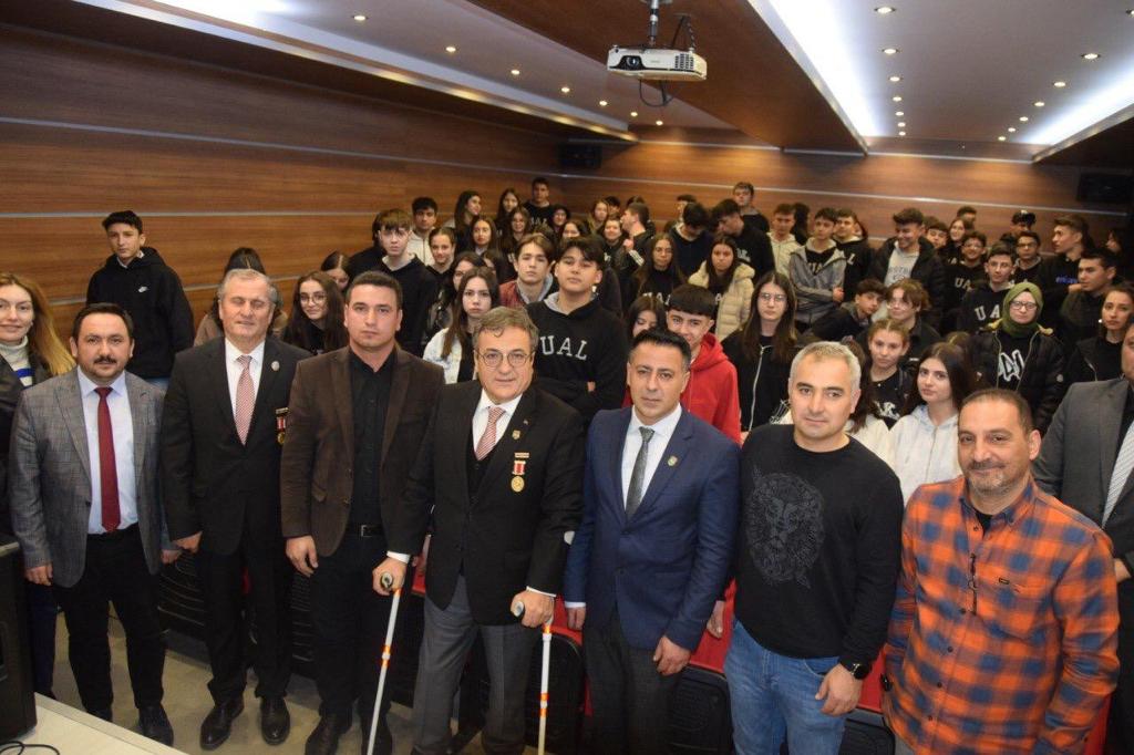 UŞAK ANADOLU LİSESİ ÖĞRENCİLERİNİ KAHRAMAN GAZİLERİMİZ İLE BULUŞTURDUK