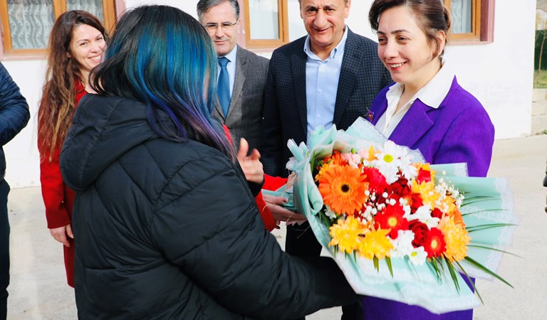 Valimiz Sayın Erol Karaömeroğlu, eşi Filiz Karaömeroğlu Hanımefendi çocuklarımızı ziyareti 