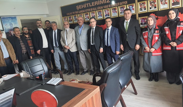 İl Müdürümüz Sn.Vefa Akdoğan ve Beraberindeki heyet ile ''Tatvan Şehit Aileleri ve Gaziler Derneği''ni ziyaret ettiler 