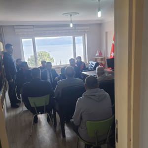 İl Müdürümüz Sn.Vefa Akdoğan ve Beraberindeki heyet ile ''Tatvan Şehit Aileleri ve Gaziler Derneği''ni ziyaret ettiler  - fotoğraf 4
