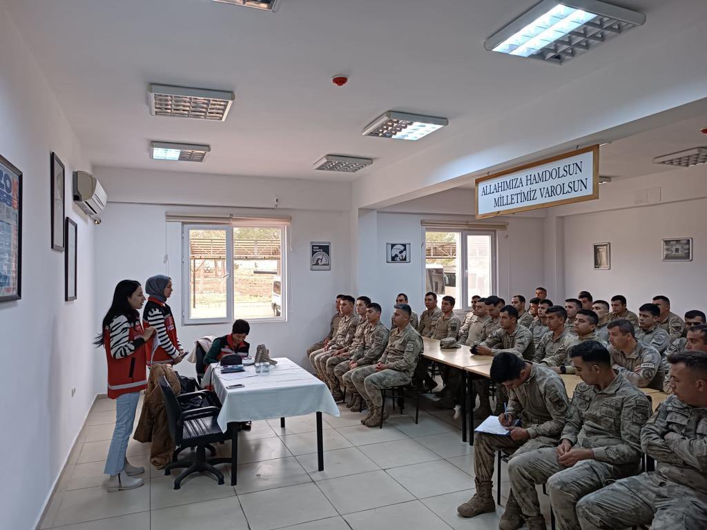 #SilifkeSHM, Yeşilovacık Akkuyu NGS Jandarma Komando Koruma Tabur Komutanlığı’ndaki askerlerimize ''Kadına Yönelik Şiddetle Mücadele, Erken Yaşta ve Zorla Evliliklerle Mücadele '' konularında eğitim verdi.  