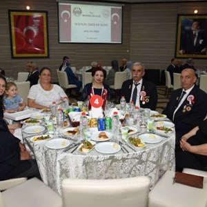 Gaziler Onuruna Yemek Düzenlendi - fotoğraf 4