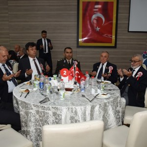 Gaziler Onuruna Yemek Düzenlendi - fotoğraf 8