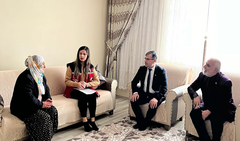 İl Müdürümüz  Vefa Akdoğan ve Bitlis SHM Müdürü Veysi Erem ,Sosyoekonomik Destek(SED) kapsamında Müdürlüğümüzden destek alan aileye hane  ziyaretinde bulundular.