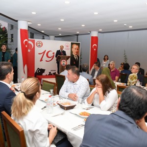 Adana Valiliğimiz Tarafından “19 Eylül Gaziler Günü” Kutlamaları Kapsamında Yemek Programı Düzenlendi - fotoğraf 4