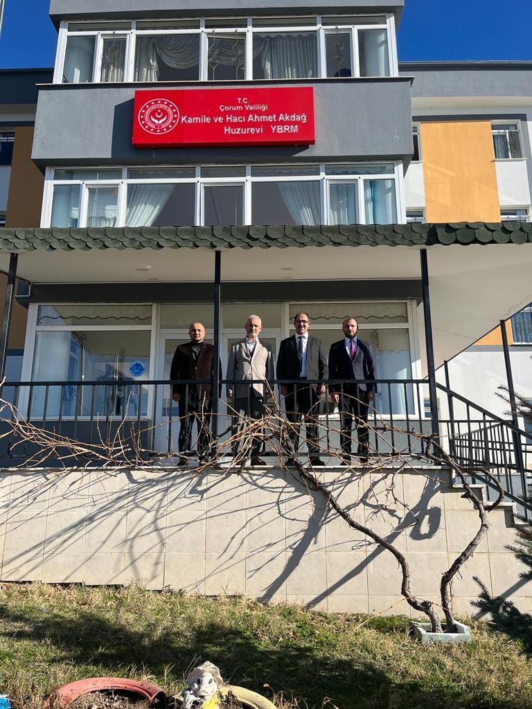 İl Müdürümüz Sayın Sahit AYDIN bağlı kuruluşumuz Kamile Hacı Ahmet Akdağ Huzurevi Yaşlı Bakım ve Rehabilitasyon Merkezi Müdürlüğü'nde bulunan kıymetli büyüklerimizle bir araya gelerek sohbet etti.