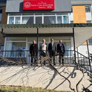İl Müdürümüz Sayın Sahit AYDIN bağlı kuruluşumuz Kamile Hacı Ahmet Akdağ Huzurevi Yaşlı Bakım ve Rehabilitasyon Merkezi Müdürlüğü'nde bulunan kıymetli büyüklerimizle bir araya gelerek sohbet etti. - fotoğraf 1