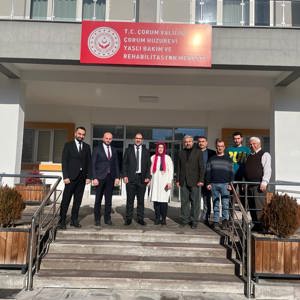 İl Müdürümüz Sayın Sahit AYDIN bağlı kuruluşumuz Çorum Huzurevi Yaşlı Bakım ve Rehabilitasyon Merkezi Müdürlüğü'nde bulunan kıymetli büyüklerimizle bir araya gelerek sohbet etti. - fotoğraf 1