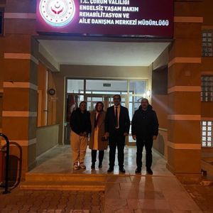İl Müdürümüz Sayın Sahit AYDIN bağlı kuruluşumuz Engelsiz Yaşam Bakım Rehabilitasyon ve Aile Danışma Merkezi Müdürlüğü'müzü ziyaret ederek çalışmalar hakkında bilgi aldı. Kuruluşta kalan bireylerle keyifli vakit geçirdi. - fotoğraf 1