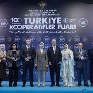 Bakanımız Mahinur Özdemir Göktaş, Gaziantep'te Türkiye Kooperatifler Fuarı ve Aile Akademisi’nin Açılışlarına Katıldı - fotoğraf 2