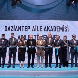 Bakanımız Mahinur Özdemir Göktaş, Gaziantep'te Türkiye Kooperatifler Fuarı ve Aile Akademisi’nin Açılışlarına Katıldı - fotoğraf 1