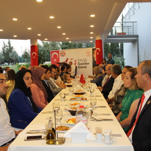 Adana Valiliğimiz Tarafından “19 Eylül Gaziler Günü” Kutlamaları Kapsamında Yemek Programı Düzenlendi - fotoğraf 38