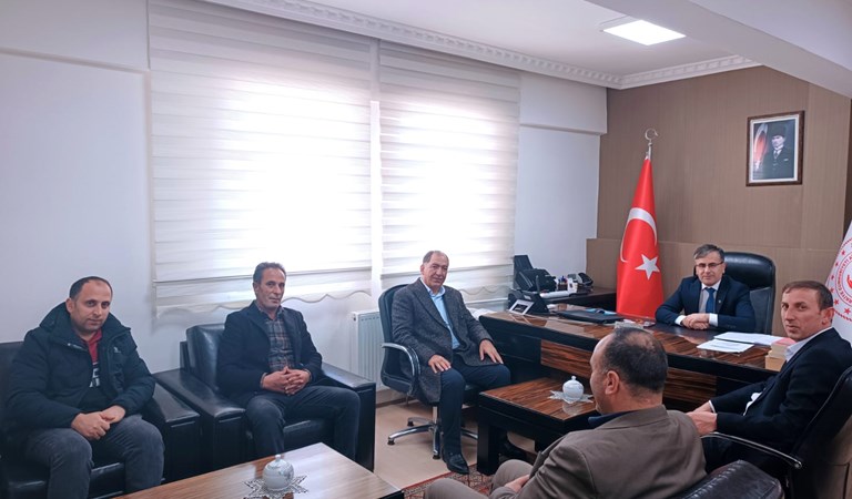 Bitlis Şehit Aileleri Dernek Başkanı Aytürk Uslu ve beraberindeki heyet ile  Bitlis Güvenlik Korucuları Dernek Başkanı Behçet Kandemir, İl Müdürümüz  Vefa Akdoğan'ı ziyaret etti. Kendilerine nazik ziyaretleri için teşekkür ederiz.
