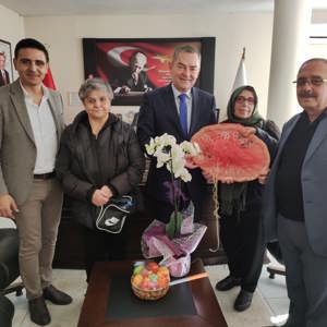 Edirne Huzurevi Müdürlüğünden hizmet almakta olan değerli büyüklerimiz görevine başlayan İl Müdürümüz Sayın Bilgin ÖZBAŞ’ a ziyarette bulundu. - fotoğraf 2