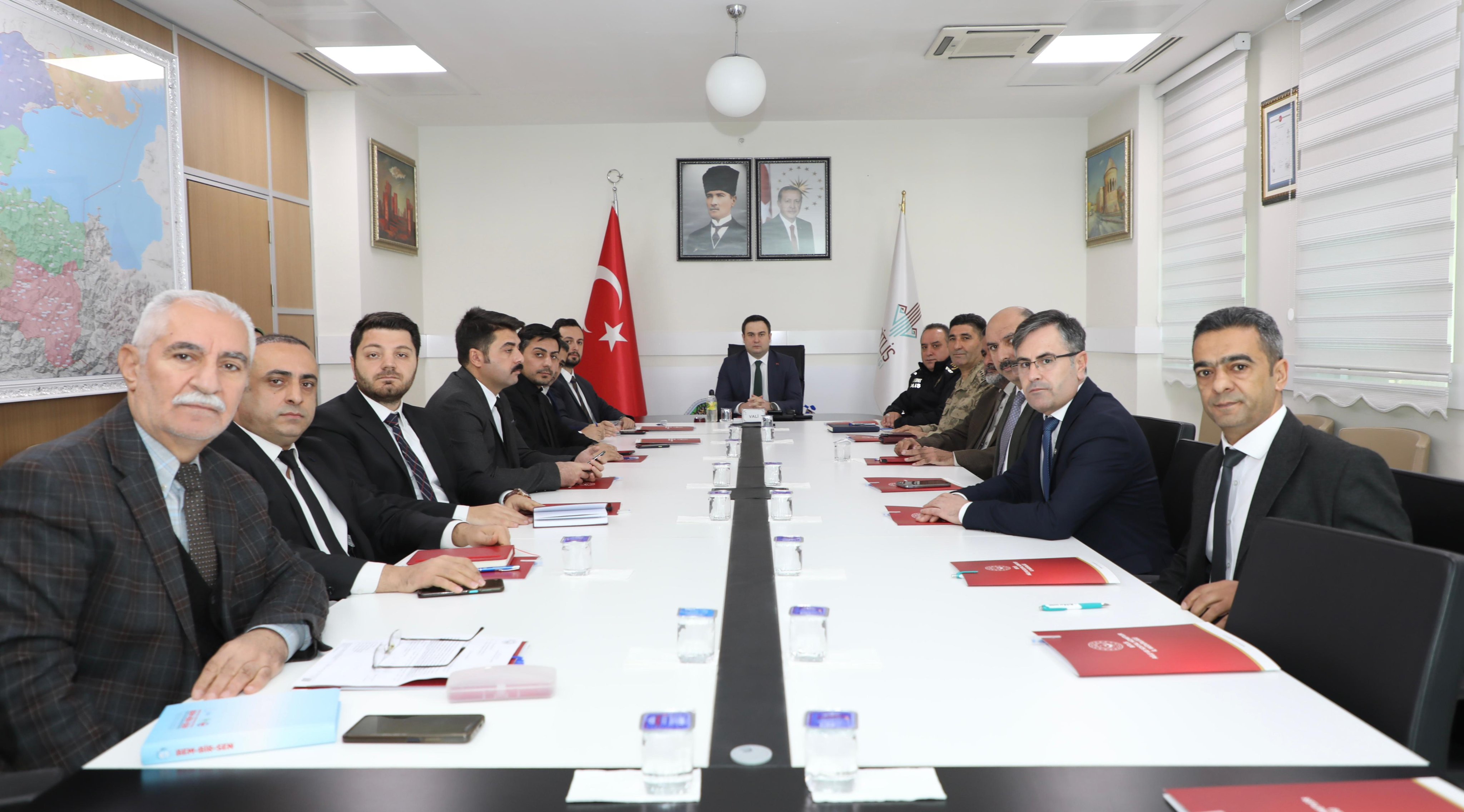 Vali Yardımcımız Sayın Göksel Yüksel başkanlığında; İl Müdürümüz Vefa Akdoğan  ve ilgili birim idarecilerinin katılımı ile "5395 Sayılı Çocuk Koruma Sisteminde Kurumlar Arası İş Birliği ve İl Koordinasyon Kurulu Toplantısı"  gerçekleştirildi.