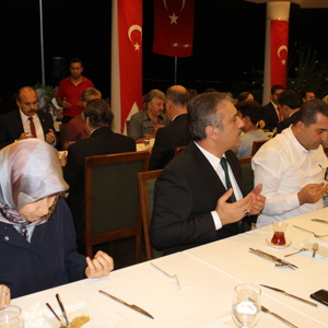 Adana Valiliğimiz Tarafından “19 Eylül Gaziler Günü” Kutlamaları Kapsamında Yemek Programı Düzenlendi - fotoğraf 25
