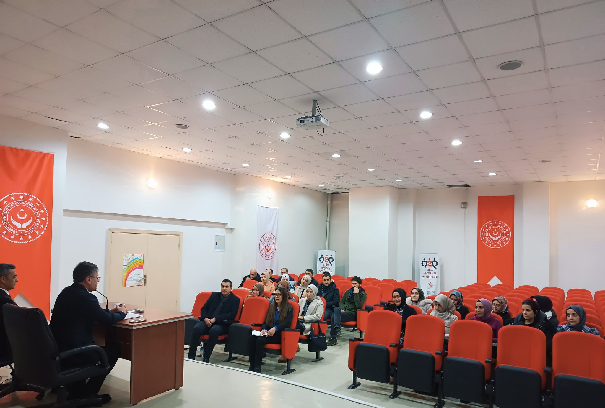 İl Müdürümüz Vefa Akdoğan başkanlığında, İl Müdür Yardımcımız Kubilay ATAŞ ve Müdürlüğümüze bağlı Bitlis Çocuk Evleri Sitesi Müdürlüğü personelleriyle,  2023 yılına ait durum değerlendirme ve istişare,2024 yılı planlama toplantısı yapıldı.