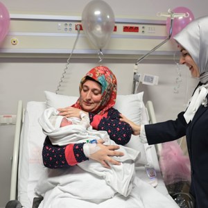 Aile ve Sosyal Hizmetler Bakanımız Mahinur Özdemir Göktaş, Yeni Yılın İlk Bebeklerini Ziyaret Etti - fotoğraf 2