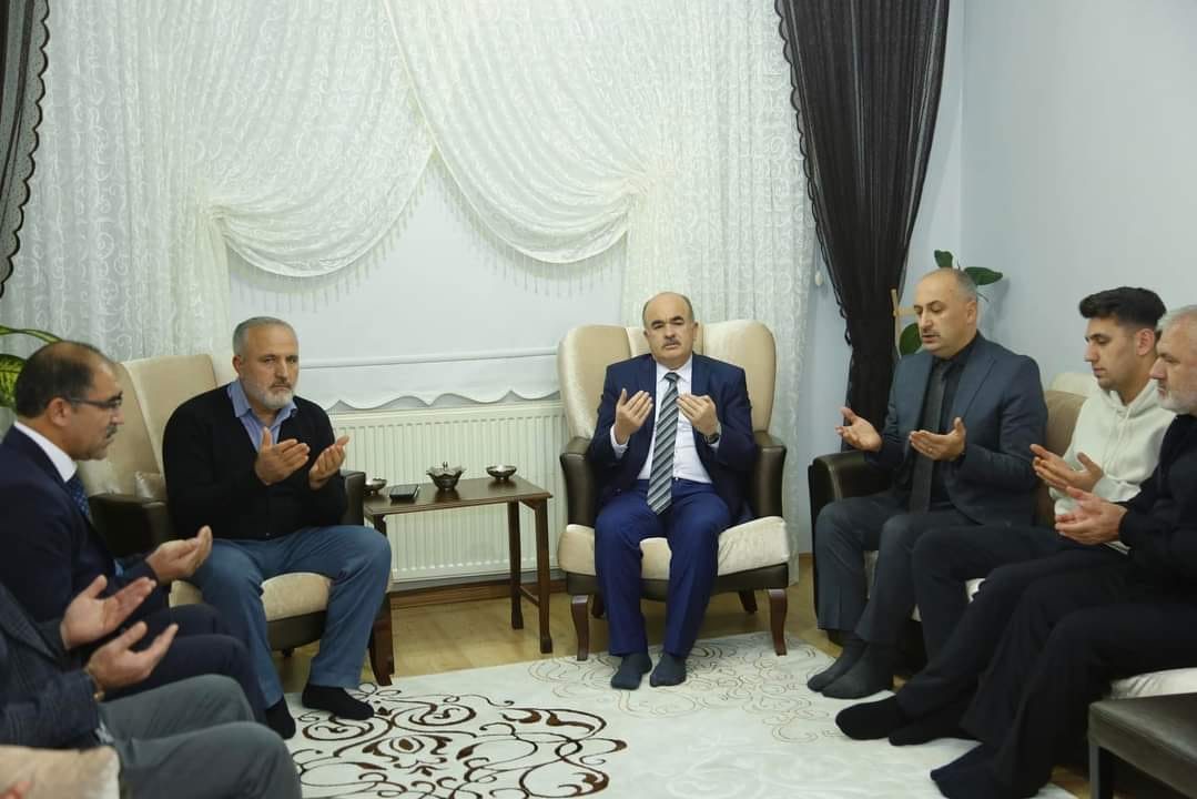 Valimiz Sayın Doç. Dr. Zülkif DAĞLI ve İl Müdürümüz Sayın Sahit AYDIN, Irak'ın kuzeyindeki Pençe-Kilit Operasyon Bölgesinde şehit olan Kahraman Mehmetçiğimiz P. Söz. Er Semih YILMAZ'ın Akkent Mahallesi'nde ikamet eden ailesine taziye ziyaretinde bulunarak şehidimiz ve tüm şehitlerimiz için dua ettiler.