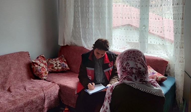 Bitlis Sosyal Hizmet Merkezi Müdürlüğü personelleri tarafından Mutki Kavakbaşı Beldesinde "Evde Bakım" kapsamında denetimler gerçekleştirildi.